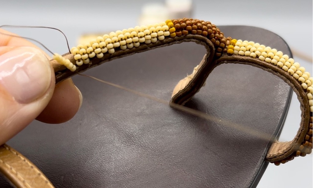 beading-tutorial-upcycling-old-sandals-9